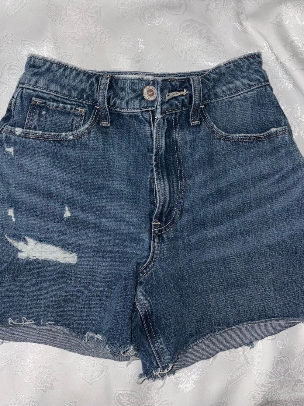 Hollister Ultra High-Rise 90s Denim Shorts W23 | Distressed | Raw Hem